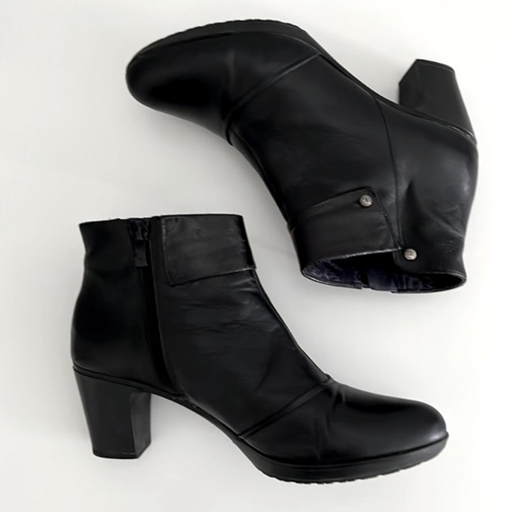 LAST CHANCE OR BEING DONATED Genuine Leather Ankle Boots Black Low Heel
